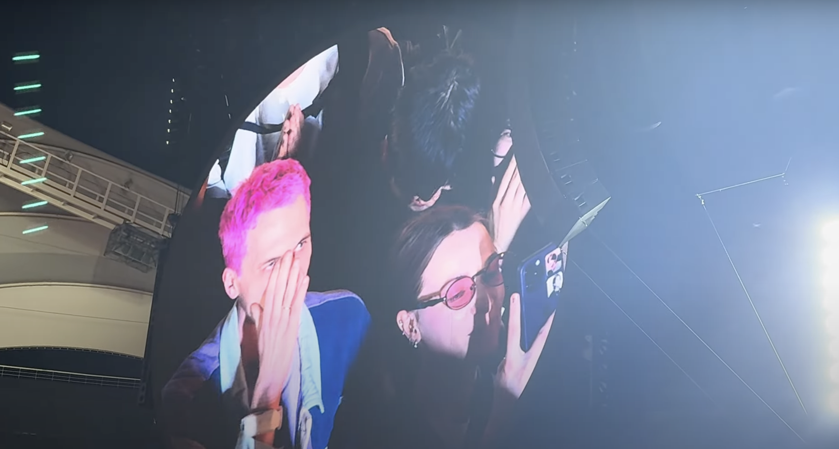 Соліст Coldplay заспівав для російського "брата" і пообіцяв дати концерт в РФ (відео)